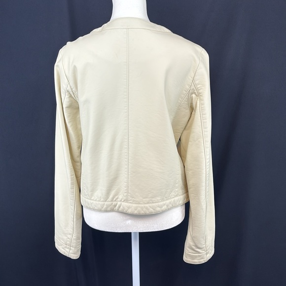 Uniqlo jacket - Picture 9 of 9